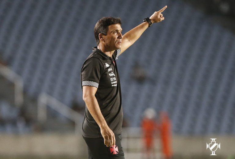 Após derrota para o Botafogo, Zé Ricardo lamenta chances perdidas pelo Vasco no clássico