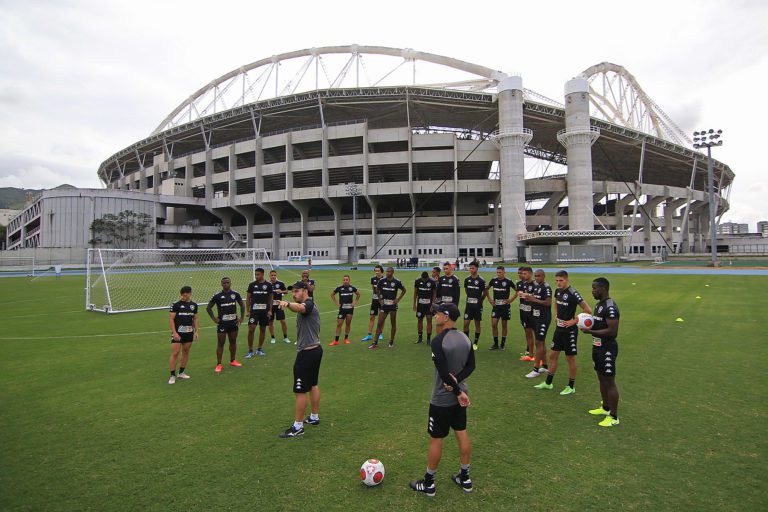 Botafogo recebe o Resende no Nilton Santos pelo Carioca