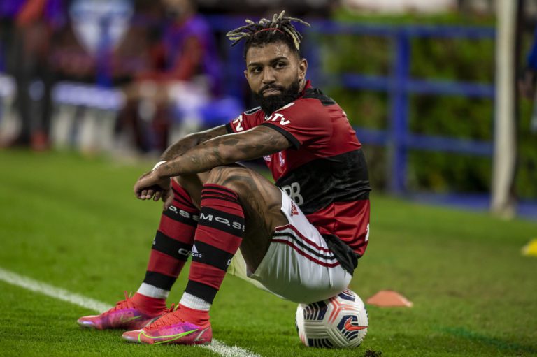 Após caso de racismo no Fla-Flu, Gabigol presta depoimento no TJD-RJ