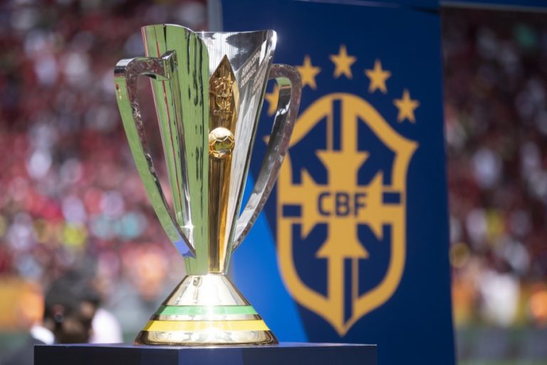 CBF autoriza finalistas da Supercopa chegarem a Cuiabá na véspera da decisão