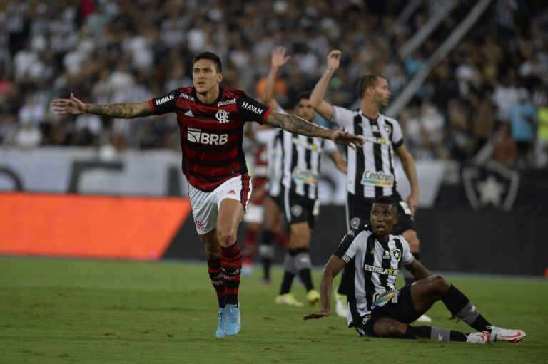 Flamengo derrota o Botafogo sem dificuldade em clássico pelo Carioca