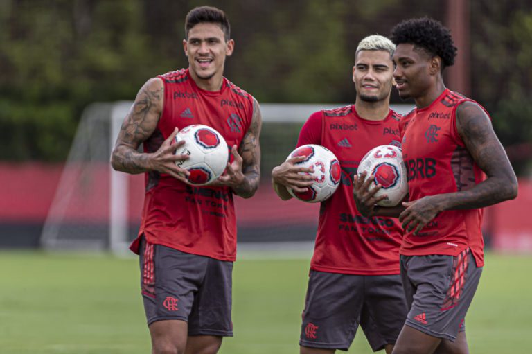 Flamengo visita Madureira de olho na final da Supercopa do Brasil
