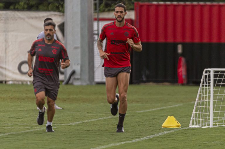 Gustavo Henrique e Thiago Maia voltam aos treinamentos no Flamengo