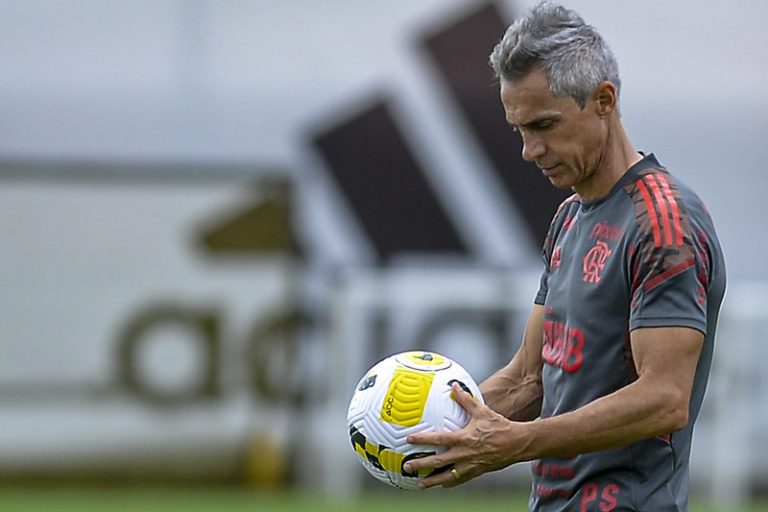 Paulo Sousa relaciona 29 jogadores no Flamengo para Supercopa