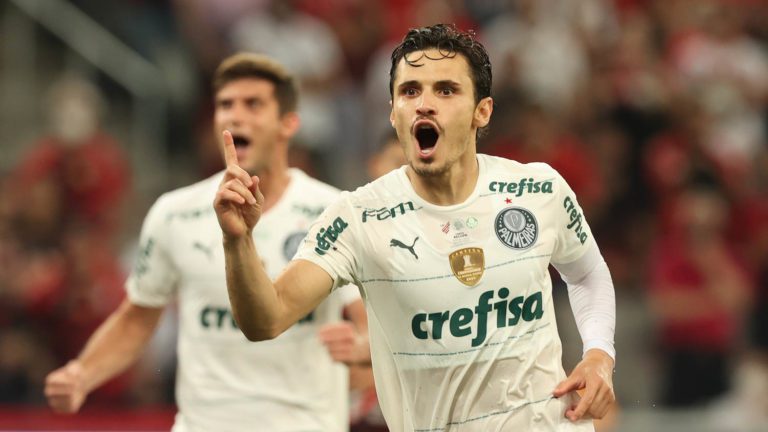 Tite afirma que Raphael Veiga está no radar da Seleção e elogia qualidade de Pedro