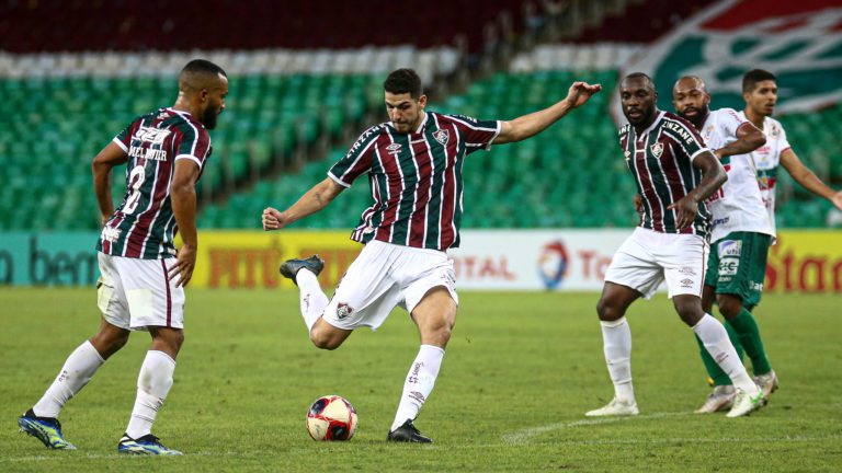 Abel Braga admite preocupação com Nino para estreia na Libertadores