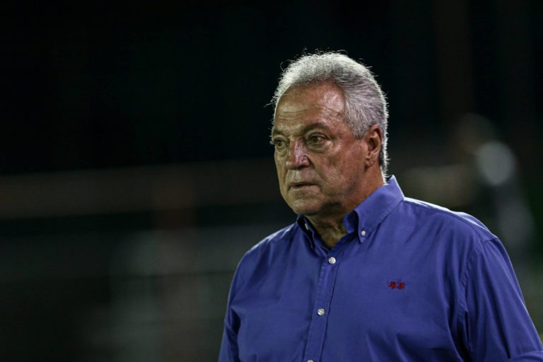 Abel Braga se irrita com a questão sobre goleiro titular do Fluminense