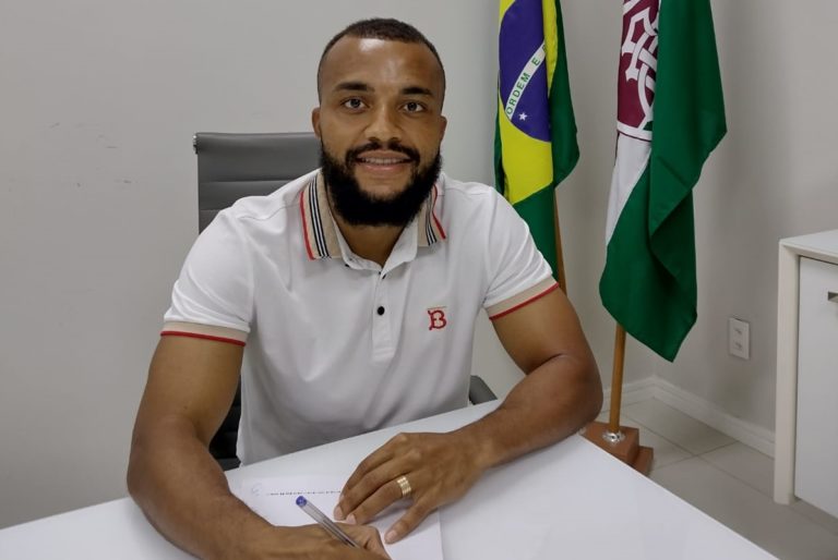Samuel Xavier amplia contrato com o Fluminense até 2023