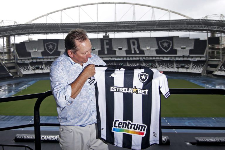 John Textor projeta definição de novo treinador para o Botafogo