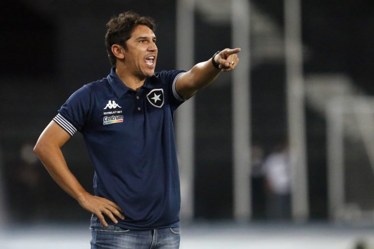 Lúcio Flávio lamenta quantidade de lesões no elenco do Botafogo