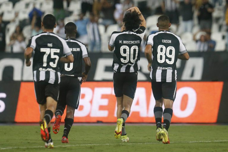 Matheus Nascimento comemora boa fase no Botafogo
