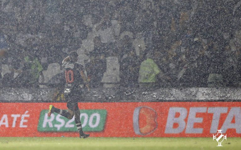 Nenê admite estar surpreso com bom início de temporada do Vasco