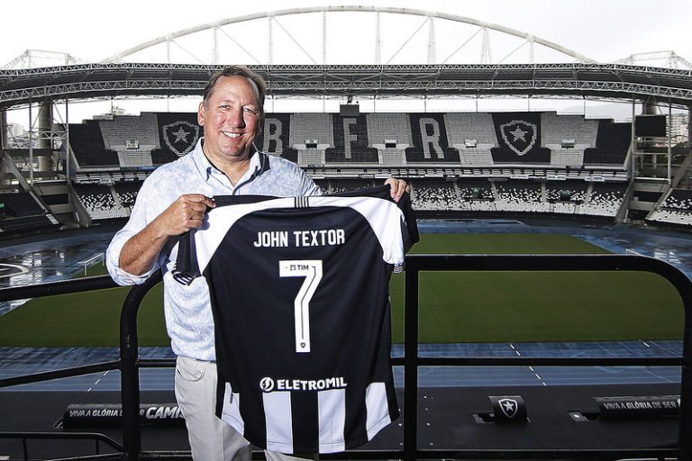 Presidente do Botafogo conhece estrutura de clube britânico de John Textor