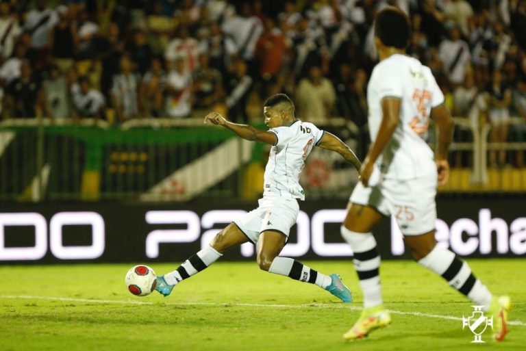 Raniel decide e Vasco vence o Audax pelo Carioca