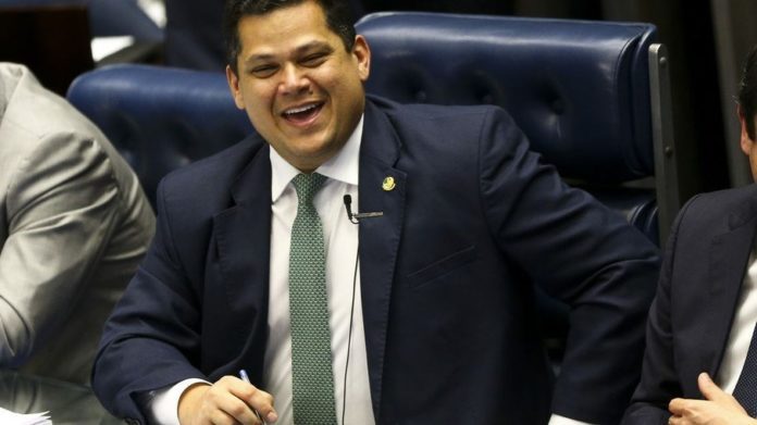 Davi Alcolumbre (DEM-AP), presidente da CCJ do Senado 