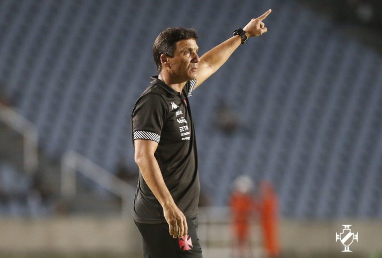 Zé Ricardo celebra evolução do Vasco: “Estamos conquistando nossos objetivos”