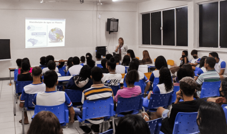Alunos de Linhares recebem palestra educativa em comemoração ao Dia Mundial da Água