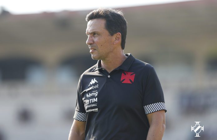 Apesar da derrota na ida, Zé Ricardo ainda crê em classificação do Vasco
