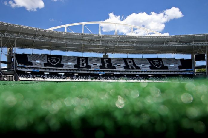 Árbitro relata copo jogado e Botafogo pode ser novamente julgado
