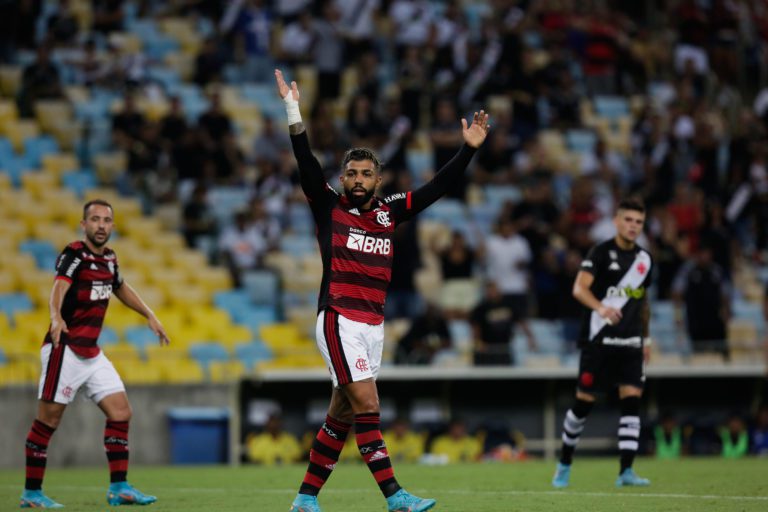 Com vantagem rubro-negra, Flamengo e Vasco jogam por vaga na final do Carioca