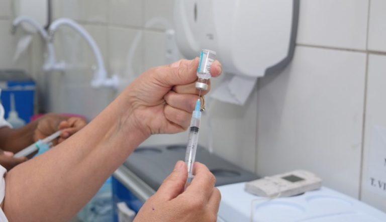 Confira os vencedores do sorteio de três smartphones para vacinados contra Covid