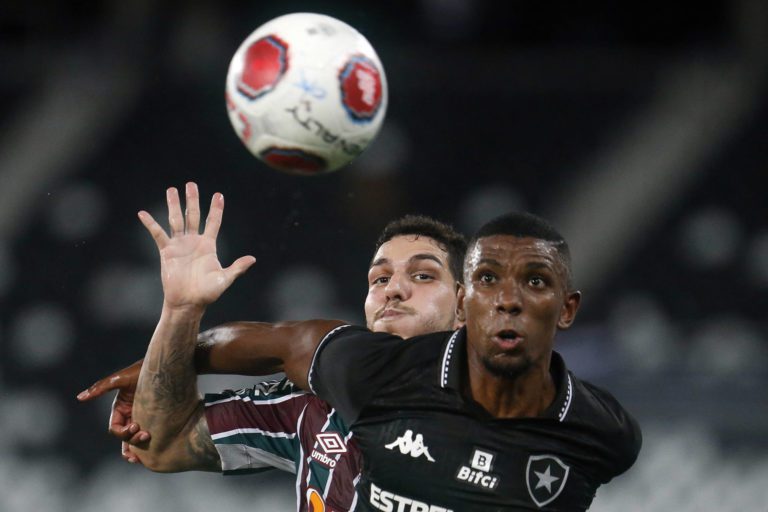 De olho na semifinal contra o Fluminense, Kanu prega foco ao Botafogo
