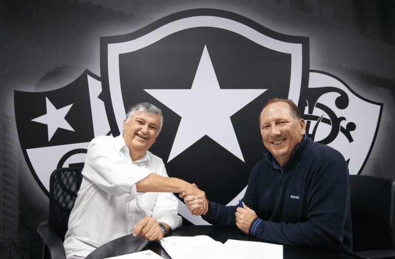 Dirigentes do Botafogo assinam contrato da SAF e John Textor exalta acordo