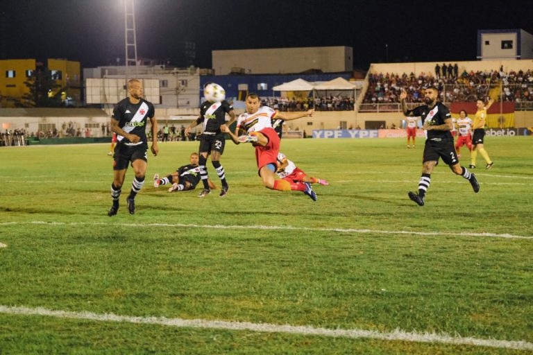 Eliminação do Vasco na Copa do Brasil expõe carências do elenco