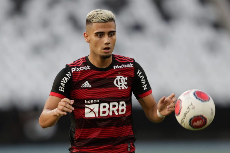 Andreas Pereira responde torcida do Flamengo após vaias