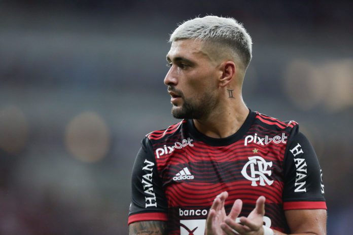 Arrascaeta destaca forte início do Flamengo e elogia gramado do Maracanã