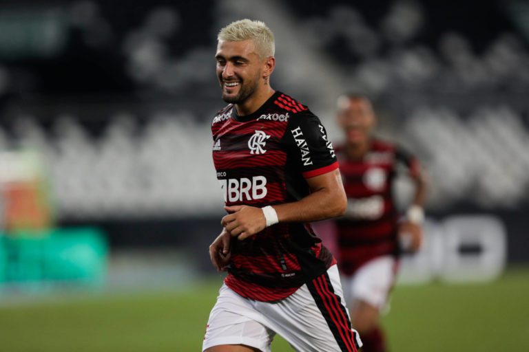Arrascaeta é pré-convocado pelo Uruguai e pode desfalcar o Flamengo na reta final do Carioca