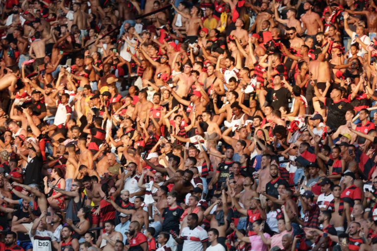 Em julgamento, Flamengo é punido por cantos homofóbicos