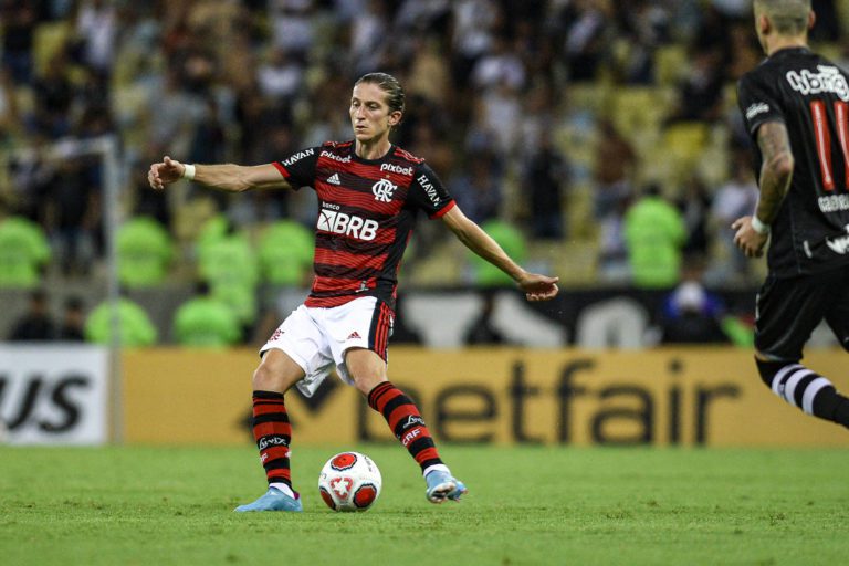 Filipe Luís destaca controle do Flamengo em vitória contra o Vasco