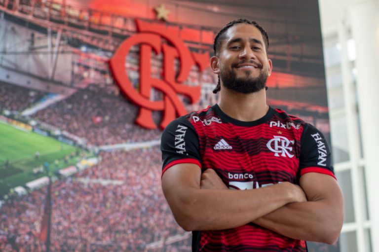 Flamengo anuncia a contratação do zagueiro Pablo, ex-Corinthians
