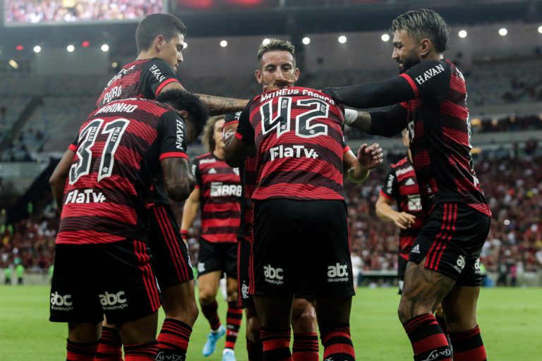 Flamengo atropela o Bangu pelo Carioca na reabertura do Maracanã