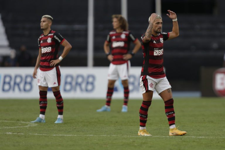 Flamengo leva sustos, ouve vaias e busca empate com Resende