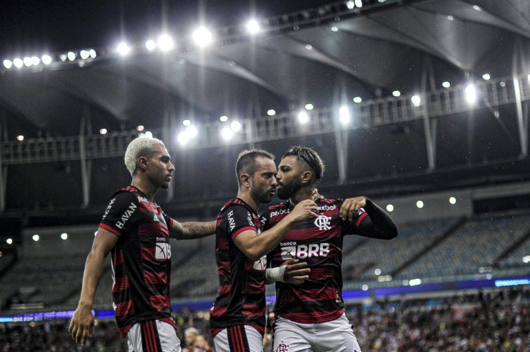 Flamengo vence o Vasco e fica mais perto da decisão do Campeonato Carioca