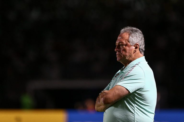 Abel Braga evita falar sobre Arias no Fluminense