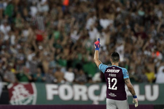 Abel Braga exalta torcida do Fluminense após erro do goleiro Fábio