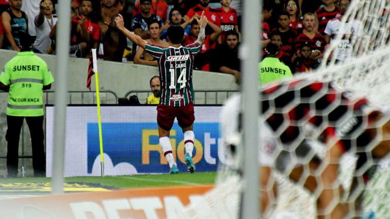 Cano exalta gols sobre o Flamengo, mas prega foco por título