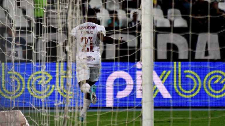 Fluminense vence Botafogo e fica perto da final do Campeonato Carioca