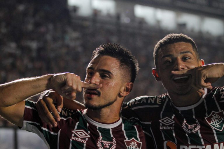 Willian celebra classificação do Fluminense na Pré-Libertadores