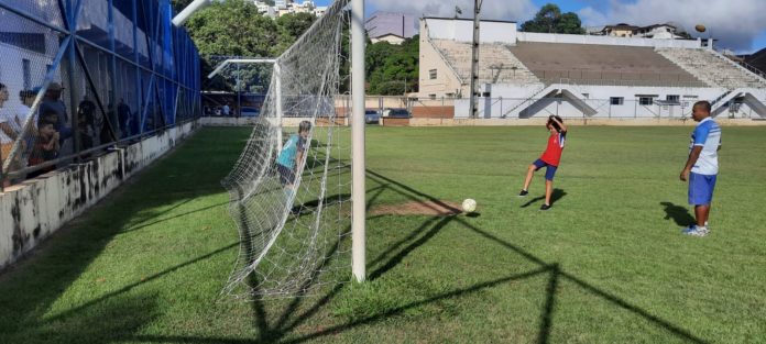 Futebol de campo tem grande procura no projeto Campeões de Futuro