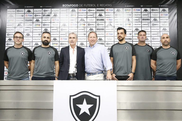 Luís Castro é apresentado no Botafogo e revela outro convites