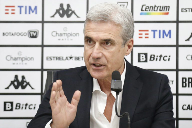 Luís Castro fala em respeito no primeiro contato com elenco do Botafogo