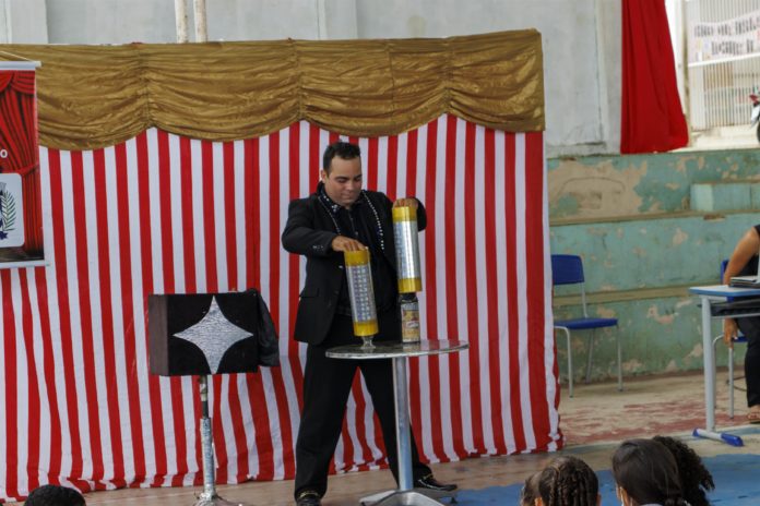 Magia do circo e muita alegria para os alunos de Piúma