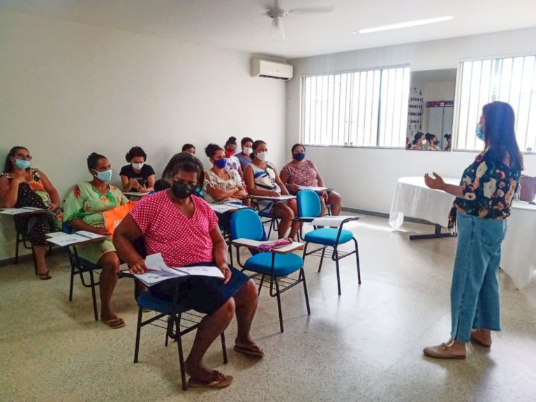 Mês da mulher: mulheres assistidas nos CRAS de Linhares recebem ciclo de palestras sobre empreendedorismo feminino