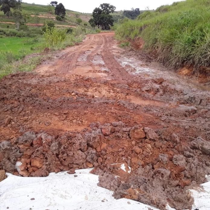 Prefeitura de Nova Venécia realiza melhorias em estradas de diversas localidades