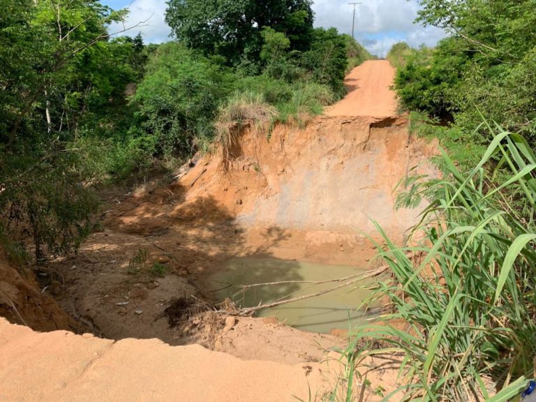 Prefeitura recupera estrada de Chapadão do XV e de outras comunidades do interior