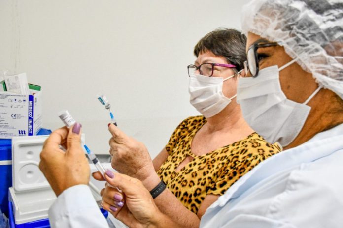 Secretaria de Saúde realiza vacinação contra a Covid-19 neste sábado (19), na Unidade Sanitária do Bairro Colina